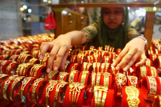 Perhiasan emas menjadi salah satu andalan ekspor Jawa Timur selama tahun 2015. 
