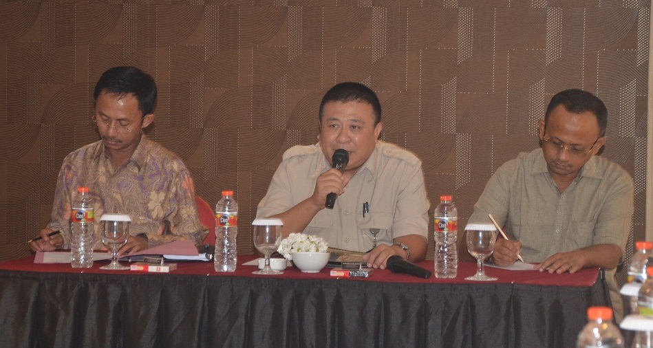 GN/Masdawi Dahlan Bupati Syafii (kiri) diterima piminan PT Sadana Arif  Nusa (tengah), Achmad Halili Ketua DPRD (kanan)    