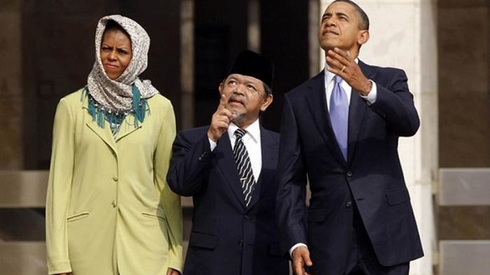 Prof KH Ali Musthafa Yaqub (tengah) saat menerima kunjungan Presiden AS Barack Obama dan Michelle Obama di Masjid Istiqlal Jakarta