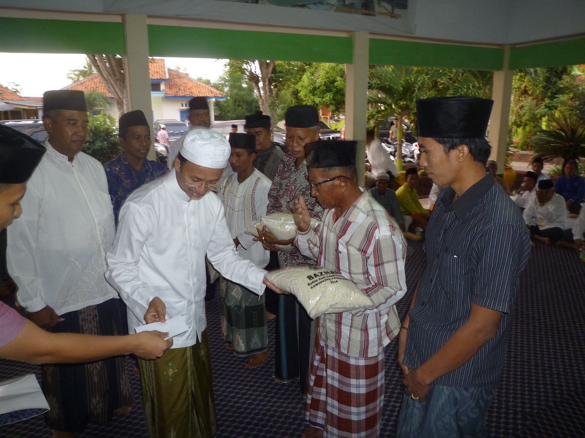GN/Masdawi Dahlan Bupati Achmad Syafii saat mengikuti safari Ramadhan di Pasean, Pamekasan.