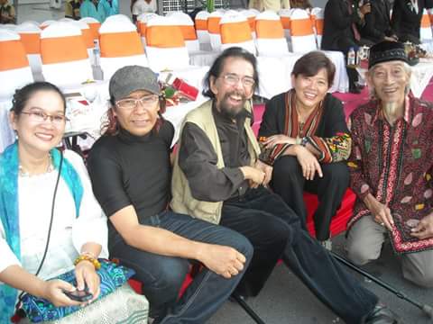 GN Seniman aset Surabaya dari kiri ke kanan, Theresia Swandayani, Leo Kristi, (alm) Slamet Abdul Sjukur, Natalini Widhiasi, dan mendiang Tedja Suminar. 