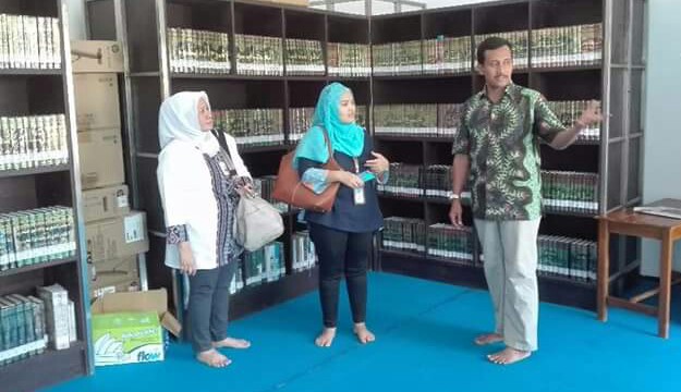 GN/Masdawi Dahlan Tim BI diterima Achmad Zaini saat kunjungi Perpusda Pamekasan.