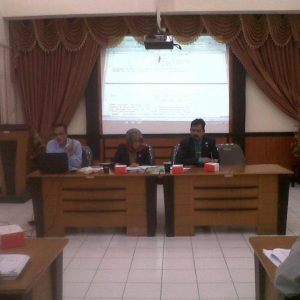 GN/Fakhrur Roziq Suaana diskusi di aula Pengadilan Agama Surabaya.