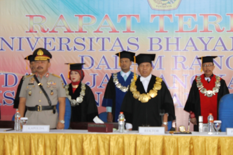GN/Istimewa Rapat senat terbuka Universitas Bhayangkara yang dihadiri Kapolda Jatim, kemarin.