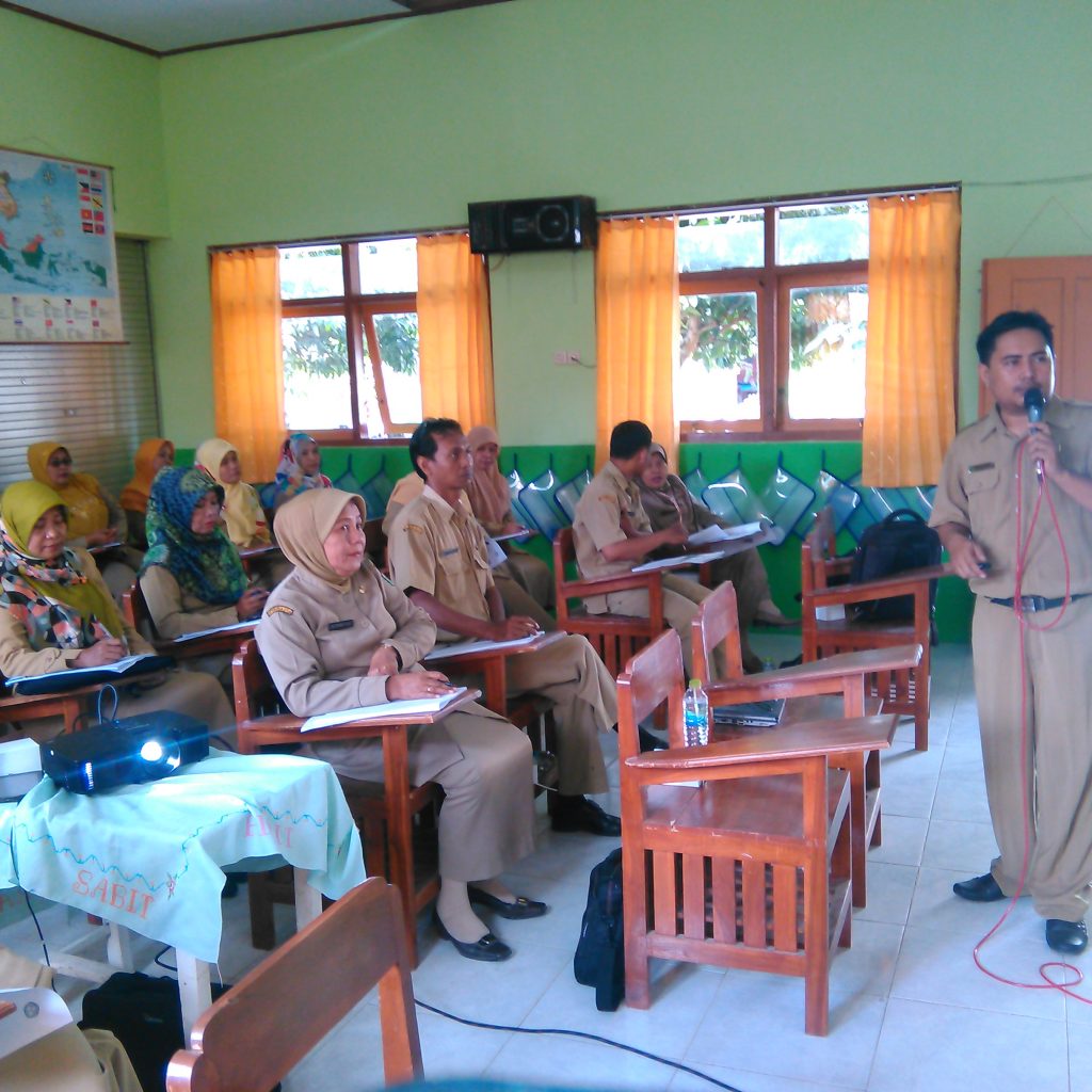 GN/Masdawi Dahlan BIMTEK: Para guru peserta Bimtek MPI saat menerima materi dari penyaji. 