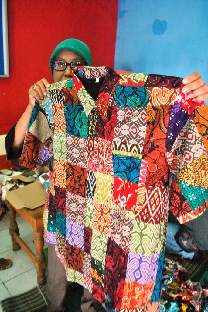 GN Baju batik terbuat dari limbah perca