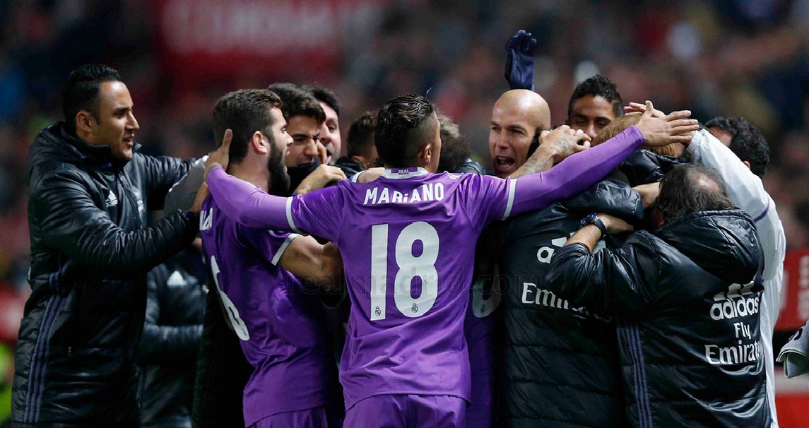 GN/REALMADRID.COM Para pemain Real Madrid merayakan gol gol balasan yang akhirnya membuat klub raksasa Spanyol tersebut membukukan kemenangan beruntun 40 kali tak terkakalahkan dalam berbagai kompetisi domestik. 
