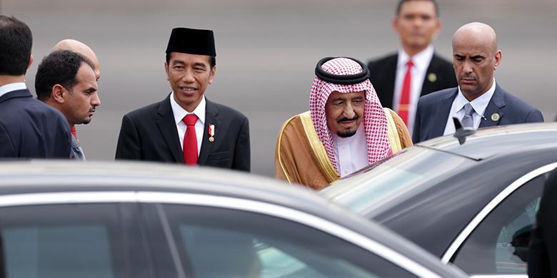GN/kompas.com Presiden Joko Widodo menyambut Raja Salman di Bandara Halim Perdana Kusuma, Rabu (1/3/2017). 