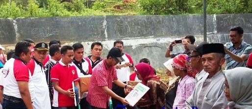 GN/Masdawi Dahlan Bupati Pamekasan Achmad Syafi'i berpidato dalam puncak acara Bunga Bangsa, Minggu (9/4/2017).