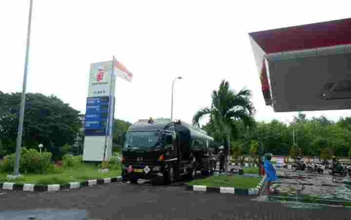 Pastikan Distribusi Lancar, Pertamina Patra Niaga Pantau Pasokan BBM Ke ...