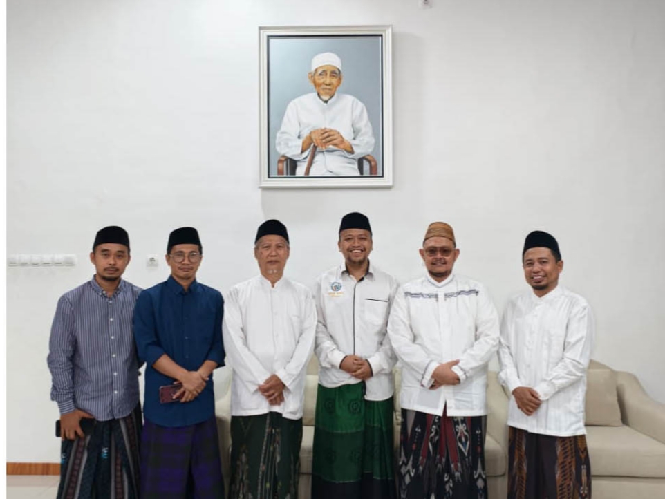 Wabup Sampang KH. Ahmad Mahfudz (tiga dari kanan) dukung penuh pertemuan yang diinisiasi dua tokoh alumni Al-Azhar Mesir Teguhkan ukhuwah islamiyah