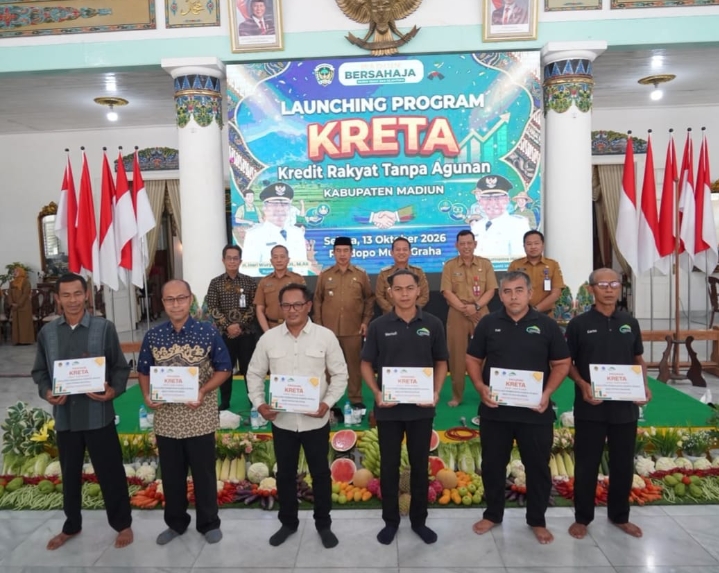 Momentum Hari Pangan Sedunia, 6 orang dari 80 Petani Milenial menerima Program KRETA dari Pemkab. Madiun.